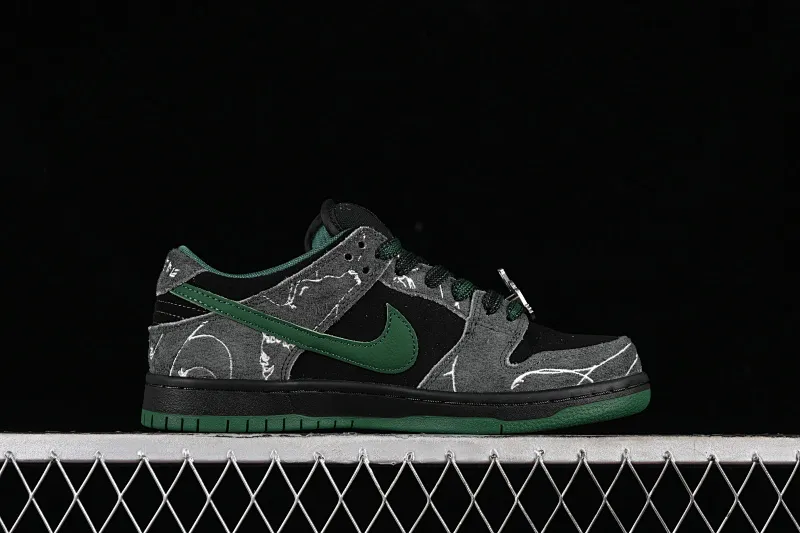 All Categories Nk SB Dunk Series Nk SB Dunk Low Low-top Sneakers C Version There Skateboards x Nk SB Dunk Low Graffiti Art Style Joint Model SB Low-top Casual Sneakers HF7743-001